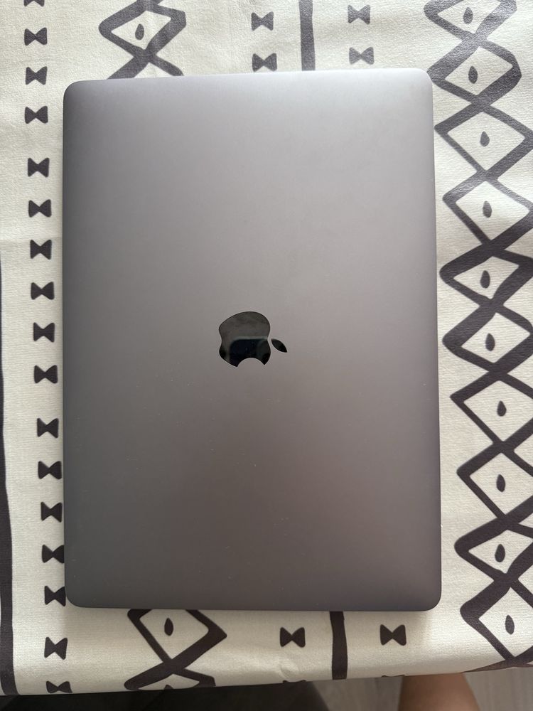 Продам macbook pro 2020 с touch bar цвет space grey