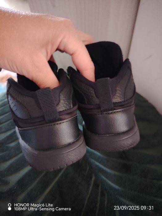 Adidași Jordan, mărimea 25