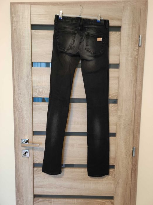 Продавам черни дънки