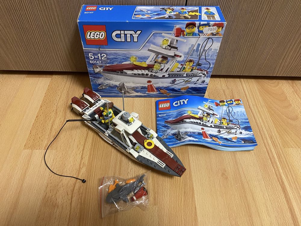 LEGO CITY 60147 Barca de pescuit set constructie lego original