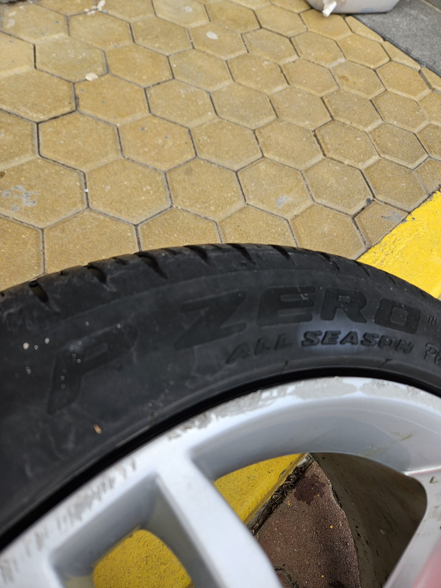 Гуми 245/40/17 - летни - Pirelli P Zero
