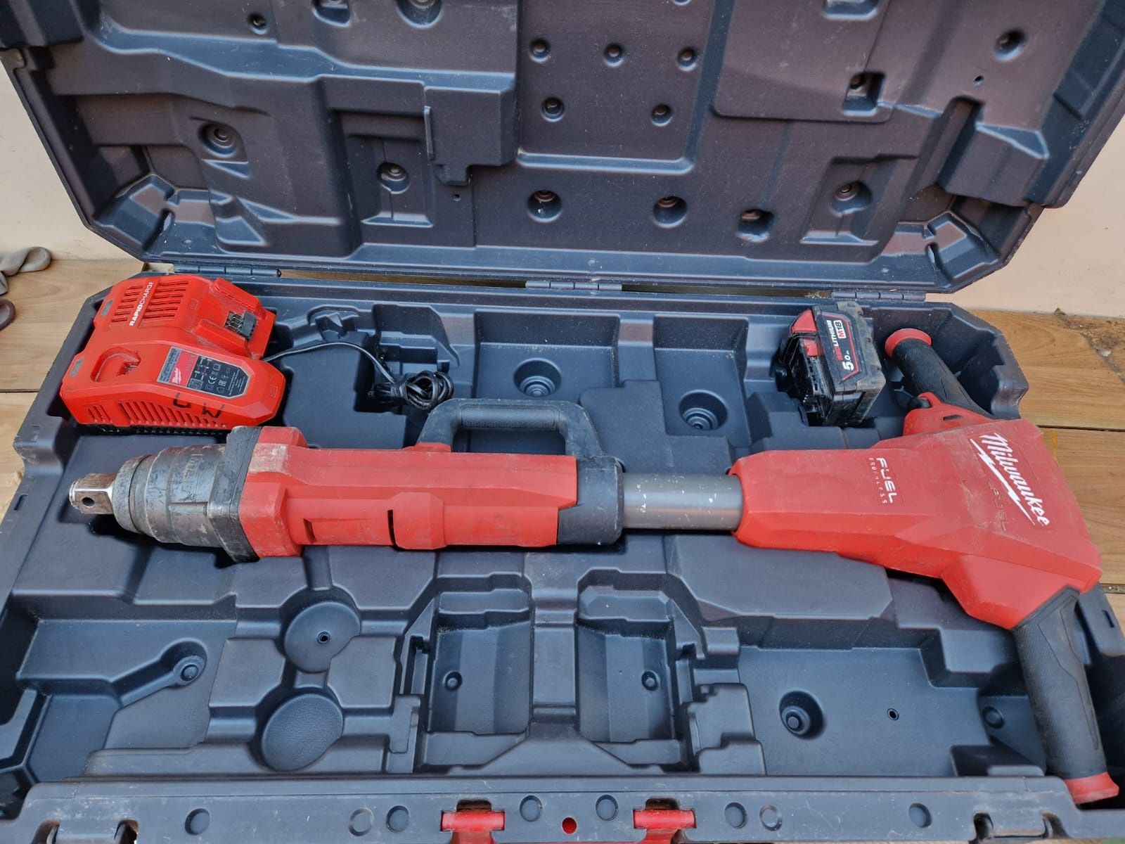 Mașină de însurubat cu impact Milwaukee M18  FHIWF1R