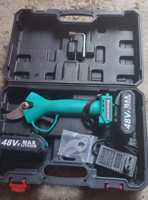 NOUĂ Foarfecă de grădină, 48V, 2 baterii, geantă și accesorii