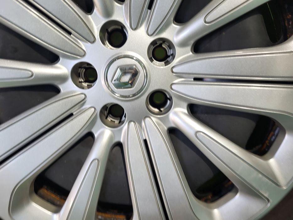 20 5x114.3 Renault Метални джанти с тасове 5х114.3