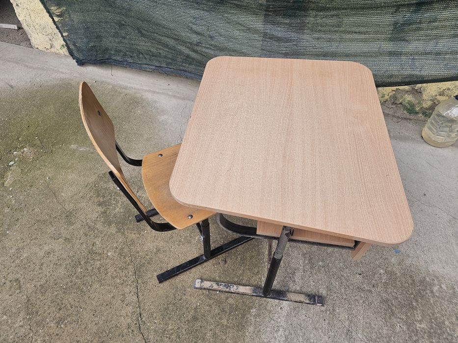 Vând urgent seturi bănci copii