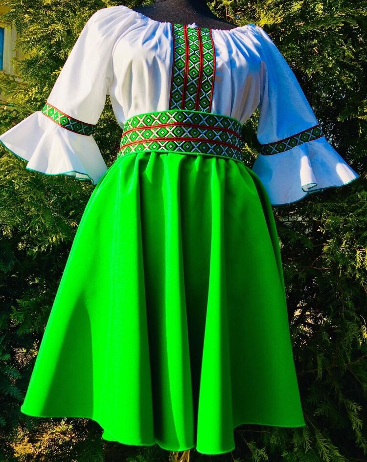 Costum traditional / popular/ național