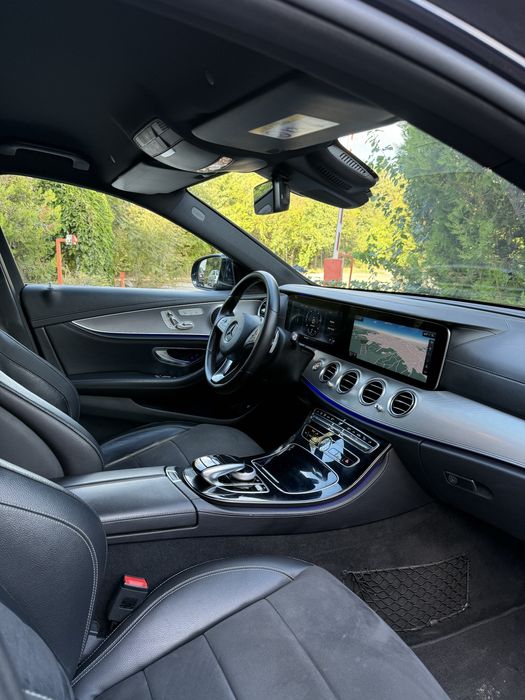 Mercedes-benz E220 9G/AMG Packet/Digital/Head up/Keyless go/Distronic