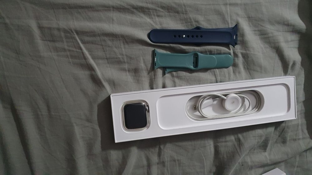 Продава Аpple Watch Se