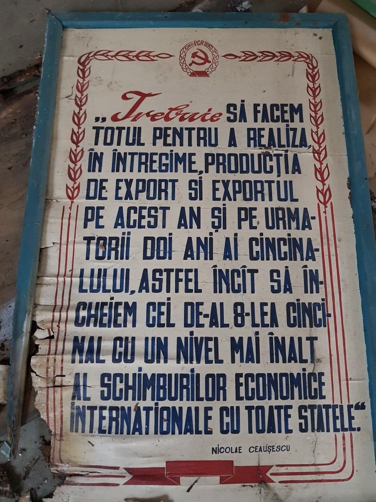 Panou vechi din vremea comunismului Nicolae Ceausescu