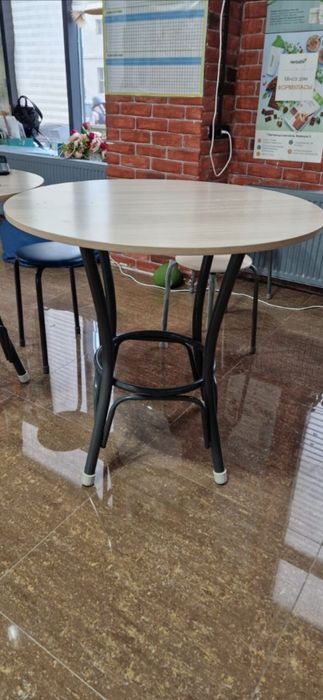 Продам стол в хорошем состоянии