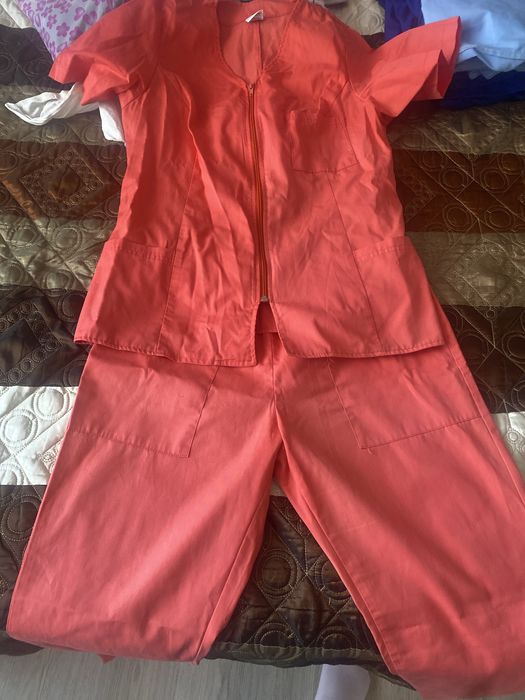 Costum de asistent medical