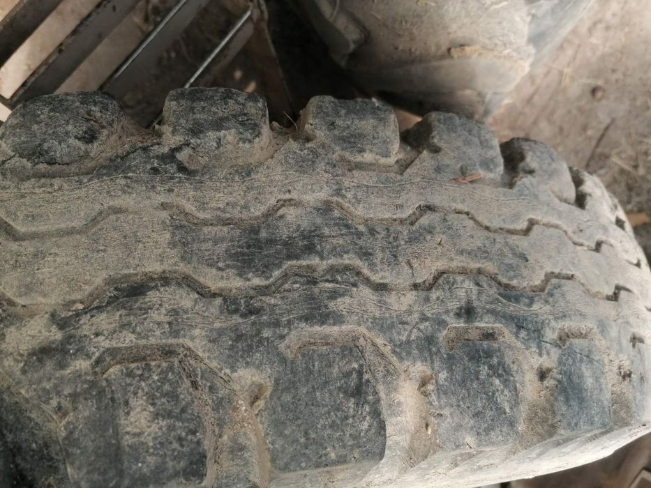 Гуми и джанти 8.25-20