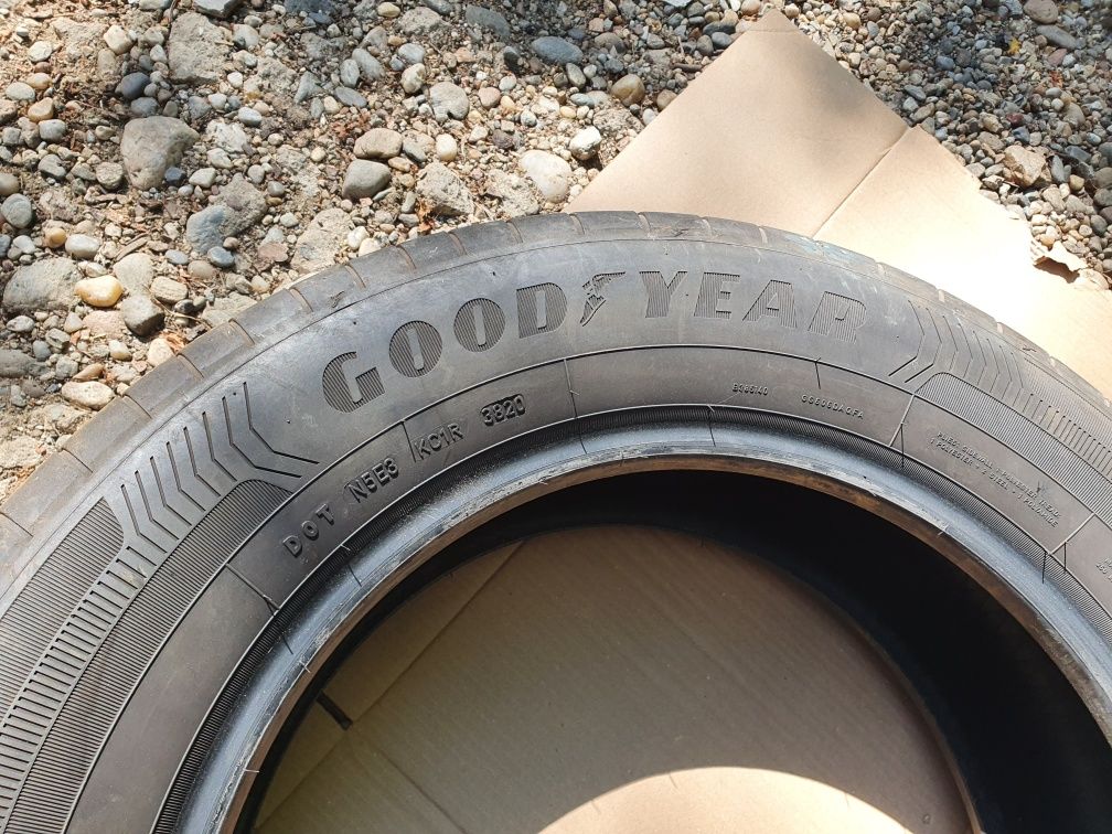 Vand anelope Vara GOODYEAR EFICIENT GRIP 215 65 17 DOT 2020
BRIDGESTON