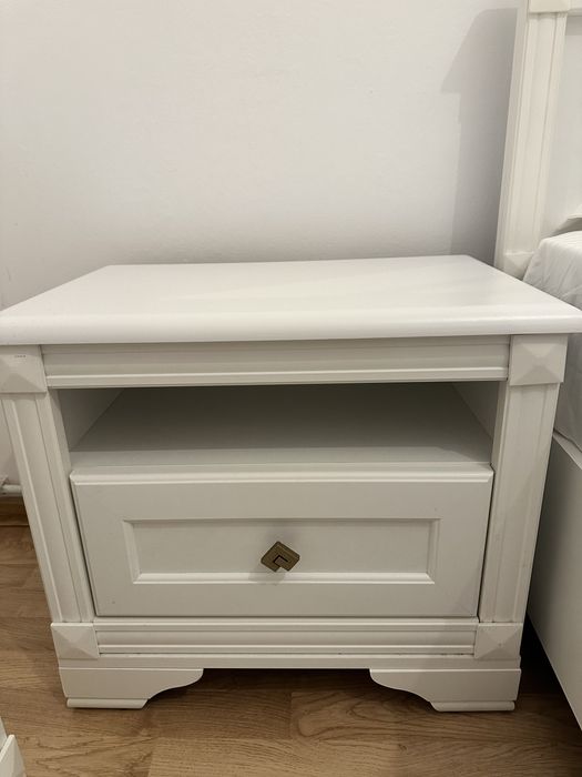 Set 2 Noptiere elegante din lemn alb