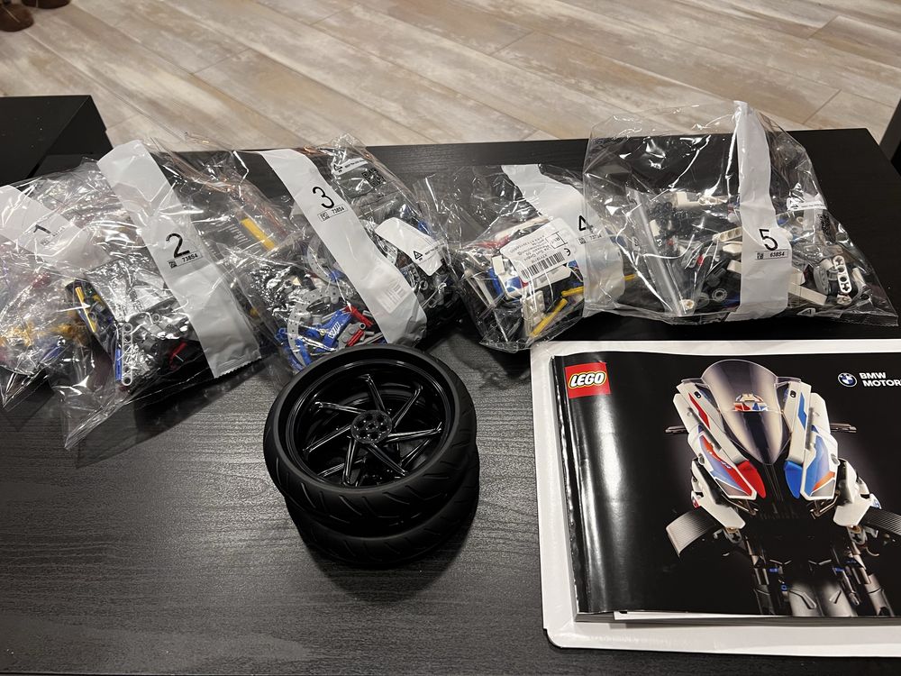 LEGO 42130 BMW M 1000 RR
