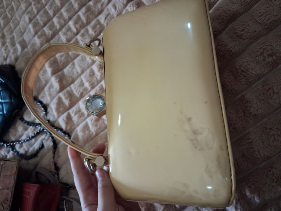 Sumkalar sotiladi. Ozgina ishlatilgan