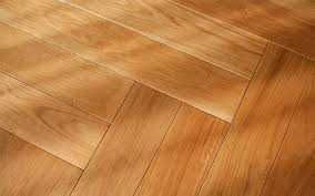 Чистене на паркет,душеме и боядисване Изкърпване на паркет и душеме.