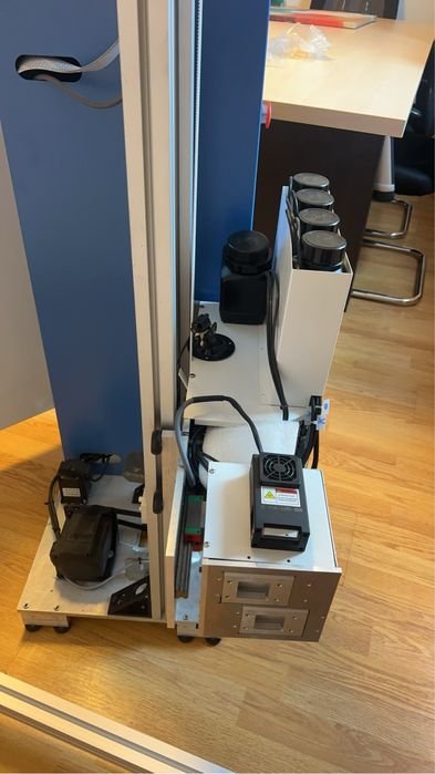 imprimanta 3D verticala perete