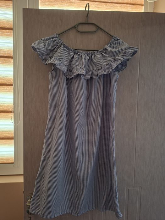 Рокля на раета с паднало рамо