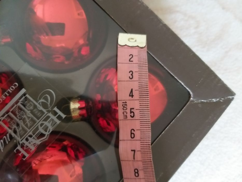 Стъклени елхови играчки