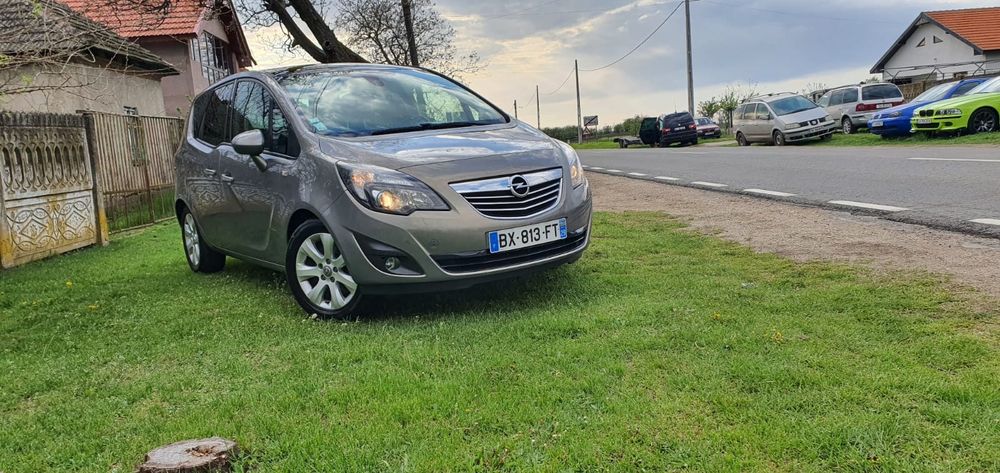 Vând Opel Meriva