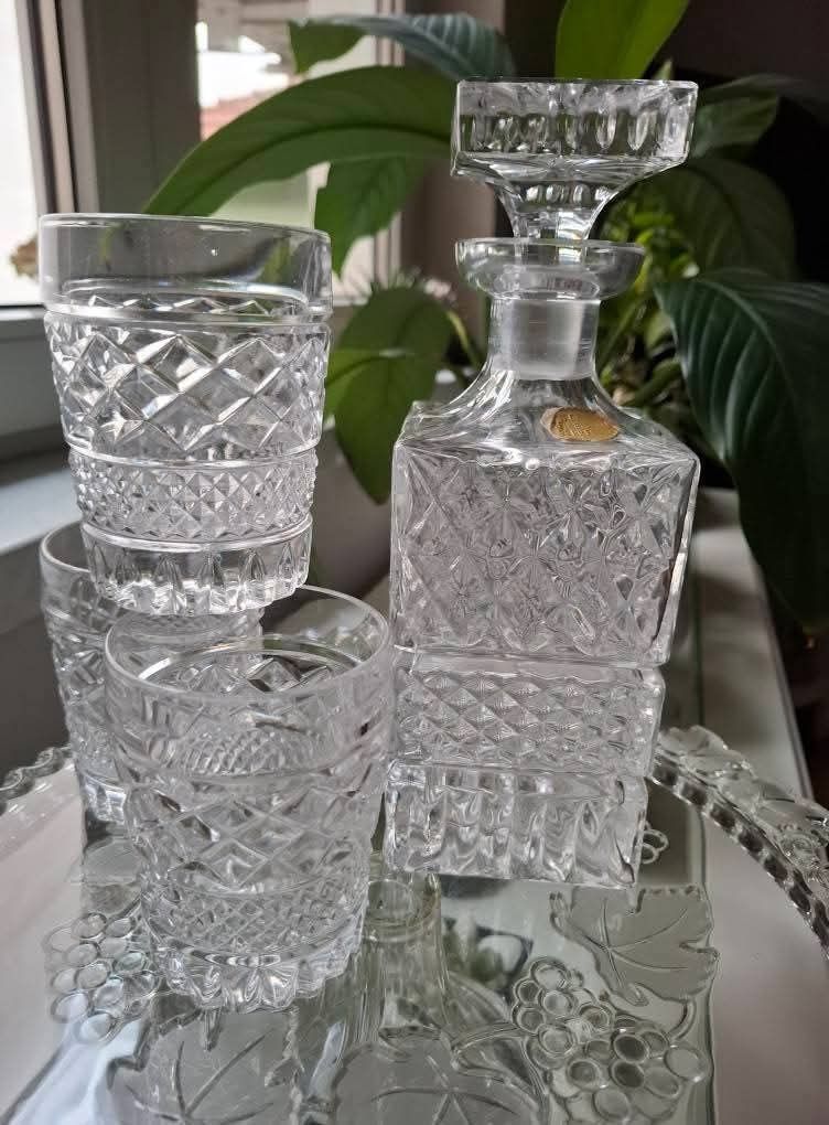 Гарафа с три чаши