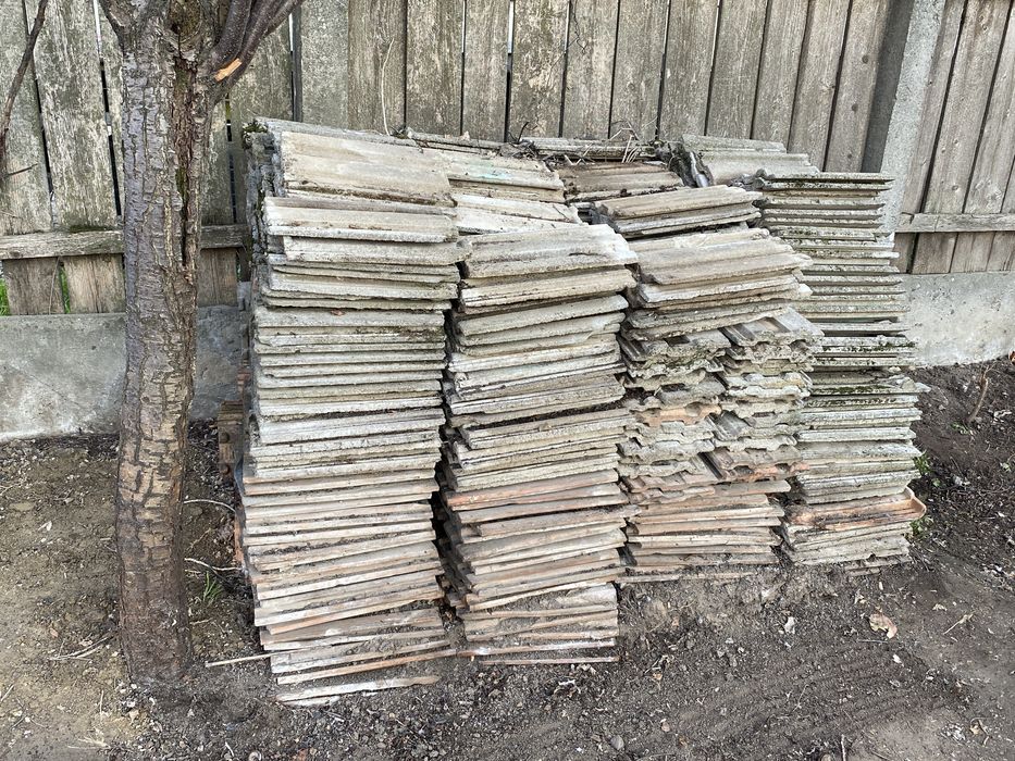 Vând țiglă clasică, 2 feluri, stare bună