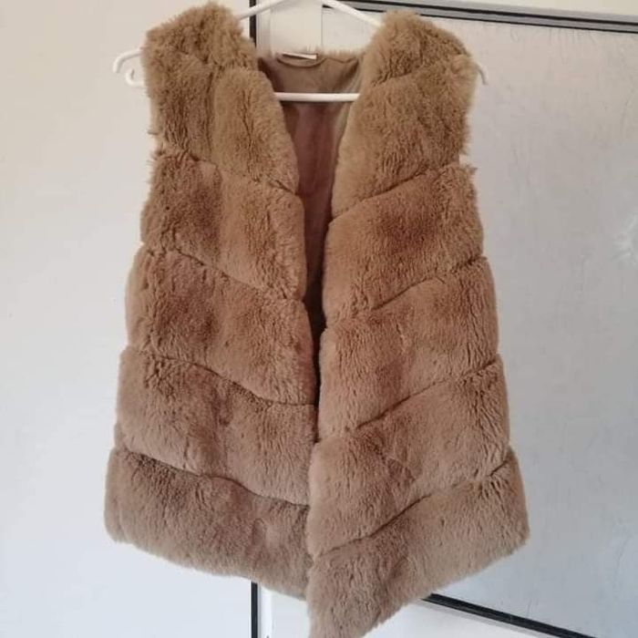 Vestă scurtă de blană