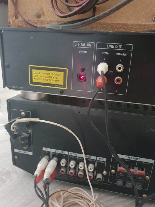 Cd-Player cu Radio-amplificator Sony + 2 boxe UNIVERSUM