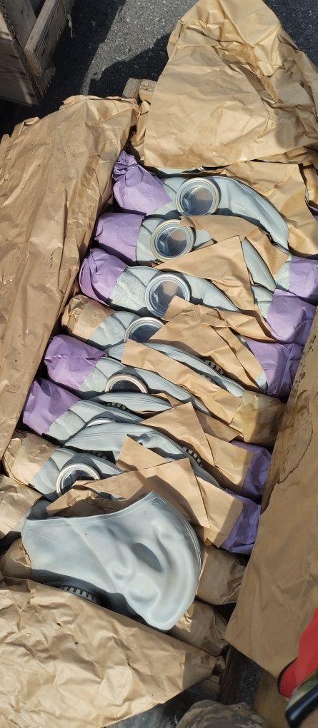 Противогазы разные