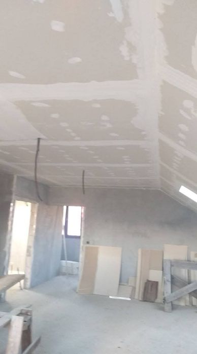 Echipă executam lucrări interior si exterior.