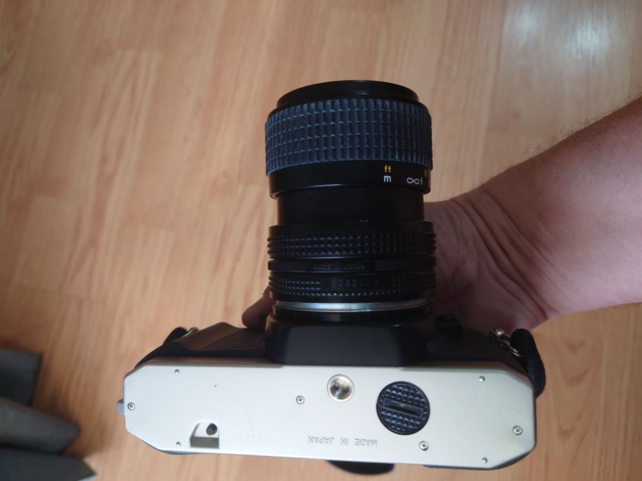 SLR Nikon FE10 cu obiectiv nikon