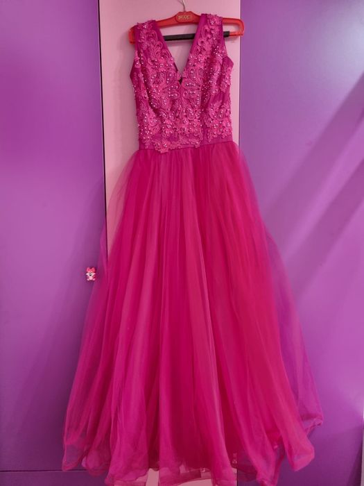 Vand 2 rochii de gala