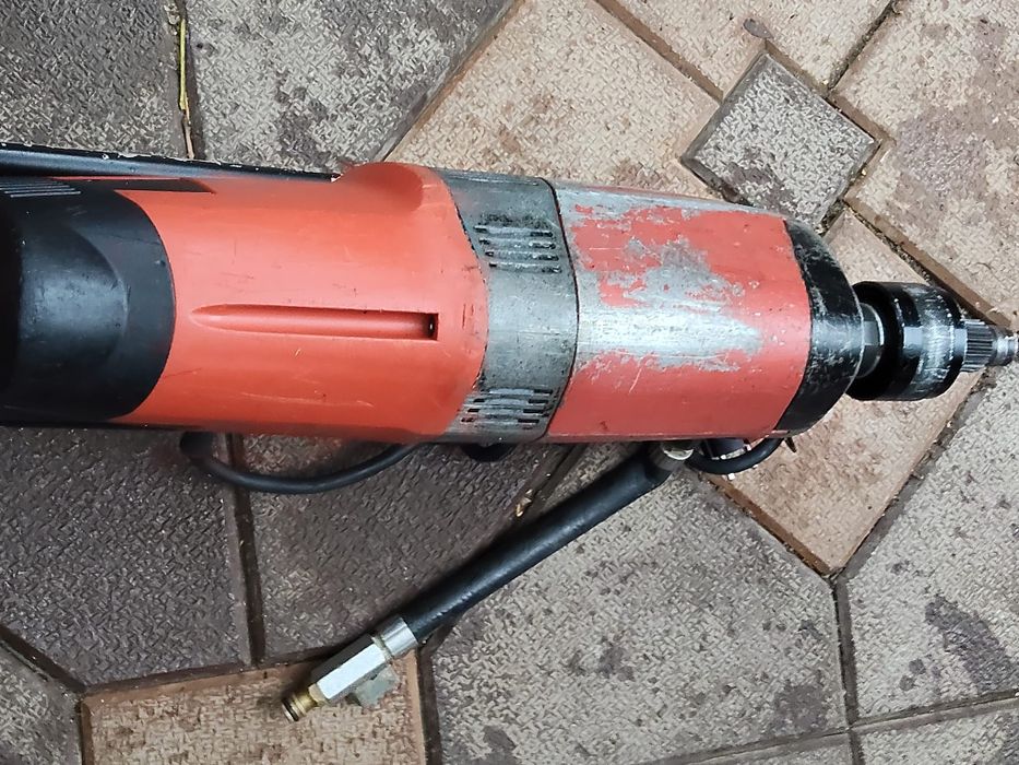 Carota HILTI  DD 200 în stare excelenta