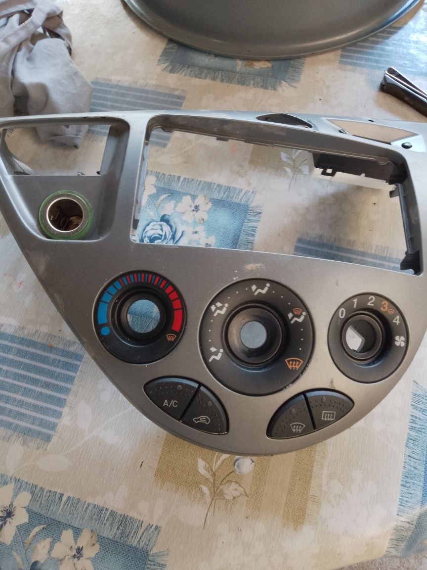 Vand plastic casetofon Ford focus
