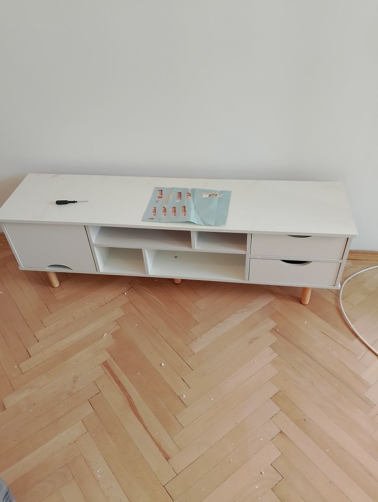 Montator mobilier sector 123456 comode dresing birou București și zone
