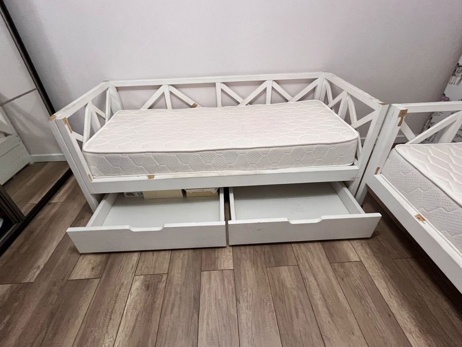 Кровать односпальная. Каждая по 10000 тенге