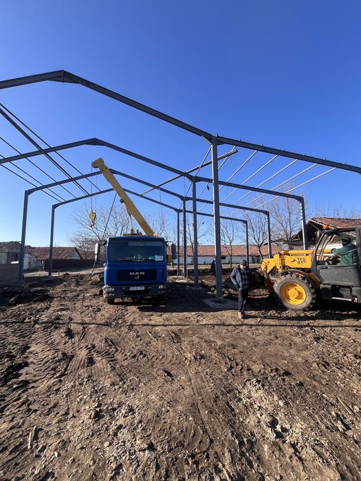 Vand structuri metalice pentru hale