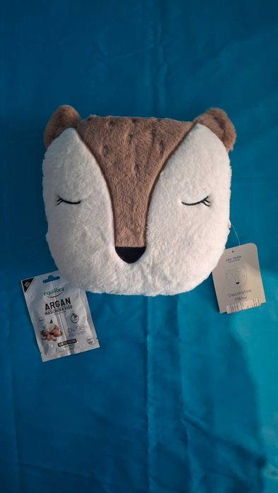 Нова декоративна възглавничка с подарък