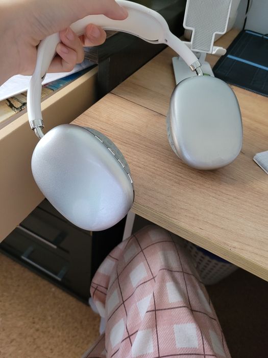 Безпроводные наущники