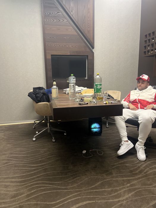 Ofer masa de barbut poker orice