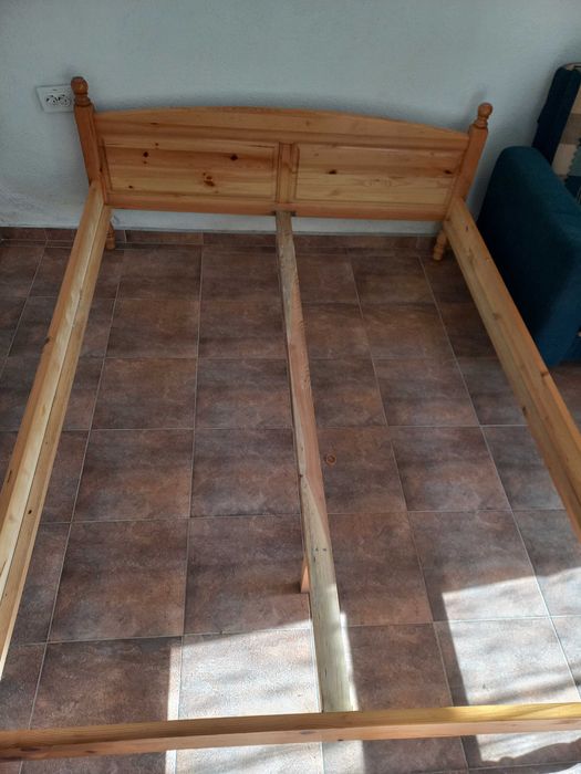 Легла, огледала и шкафчета