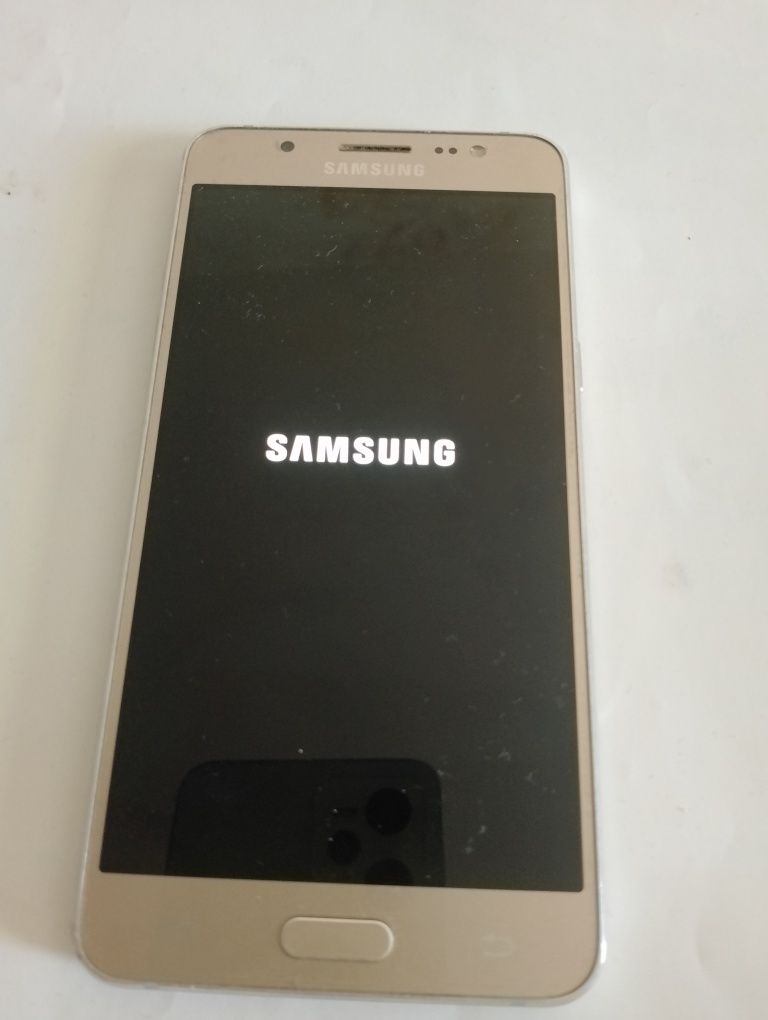 Продавам Samsung Galaxy J5 – само за 40 лв!

Телефонът е използван, но