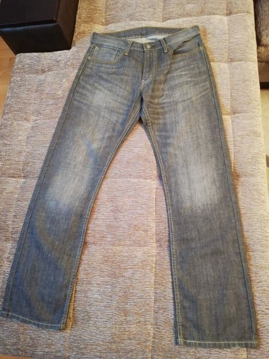 чисто нови дънки Levis 514 размер 32 на 32