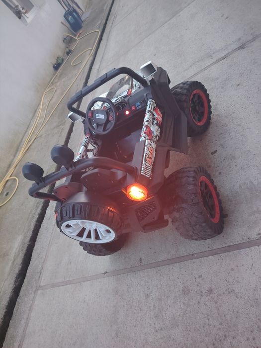 Mașinuță electrică Jeep 4×4