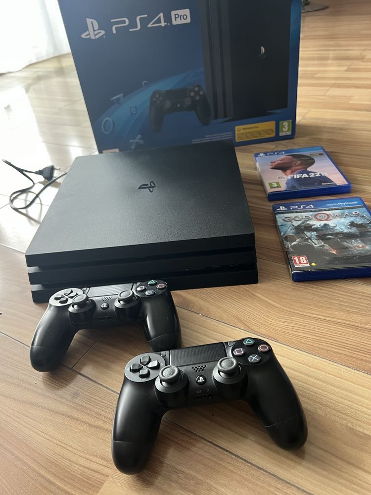 Playstation 4 Pro, 1 TB + VR + camera+ 2 manete + Accesorii + Jocuri