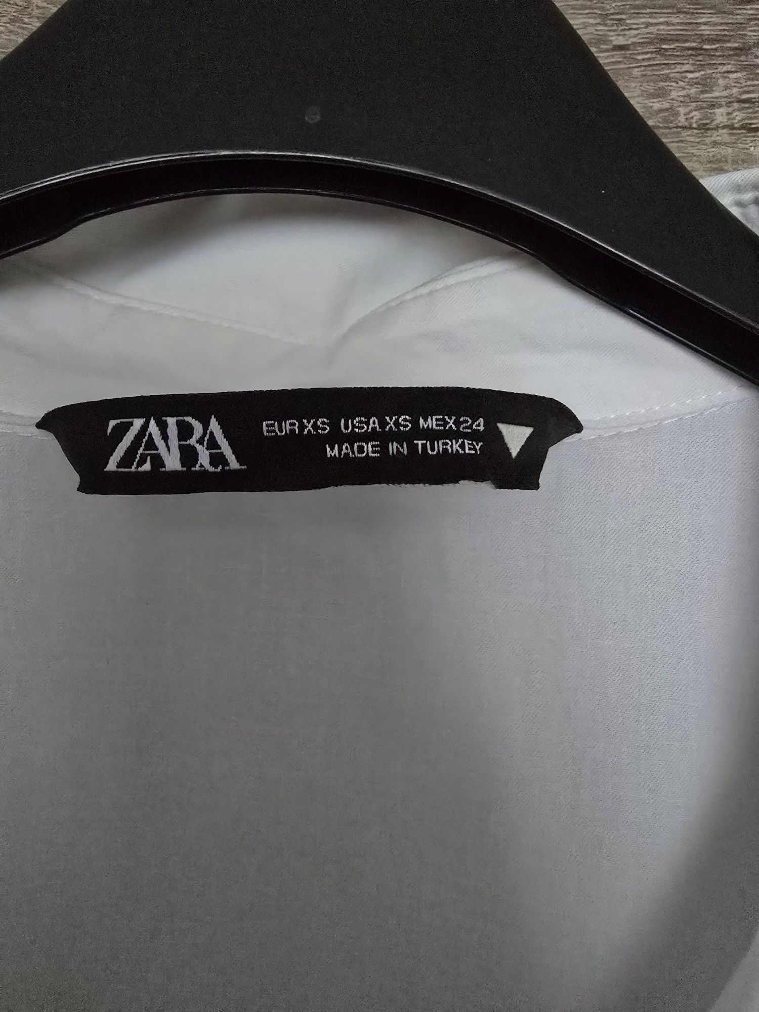 Бяла пласирана рокля тип риза Zara XS