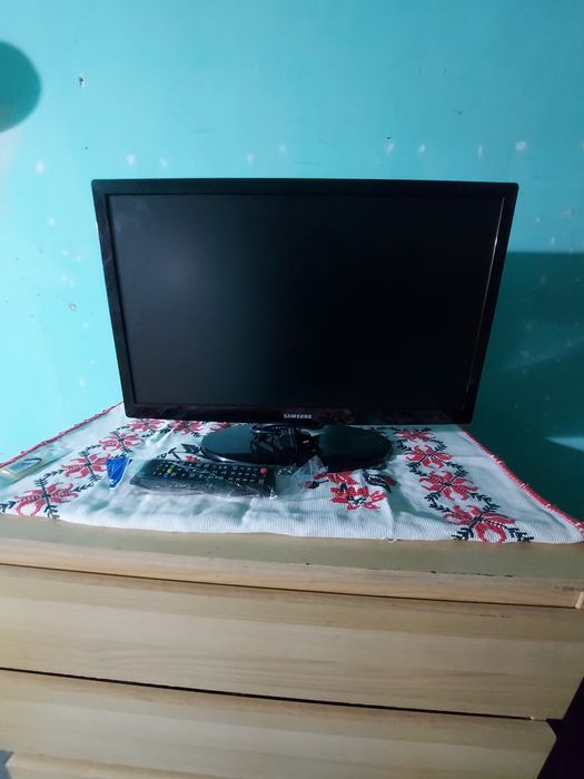 Televizoare/monitoare Philips qd15xl16-rev02 15",  Samsung UE22ES5000