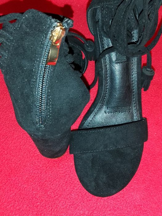 Sandale noi ,superbe!!!