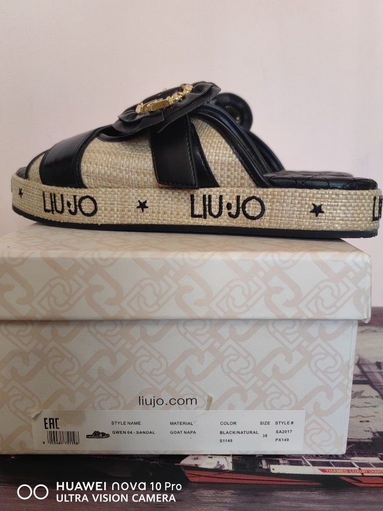 Чехли Liu Jo и плажна шапка